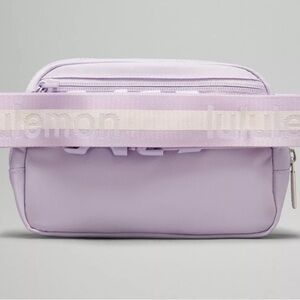NWT Lululemon Everywhere Belt Bag 1L
*Wordmark
Lilac Ether/White Opal
